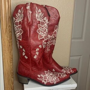 WESTERN Red Heeled Boots with Cream Floral Embroidery Size 7